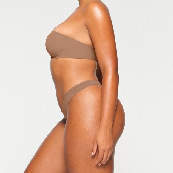 SKIMS FITS EVERYBODY STRAPLESS BRA 'SIENNA' - Picture 8 of 10